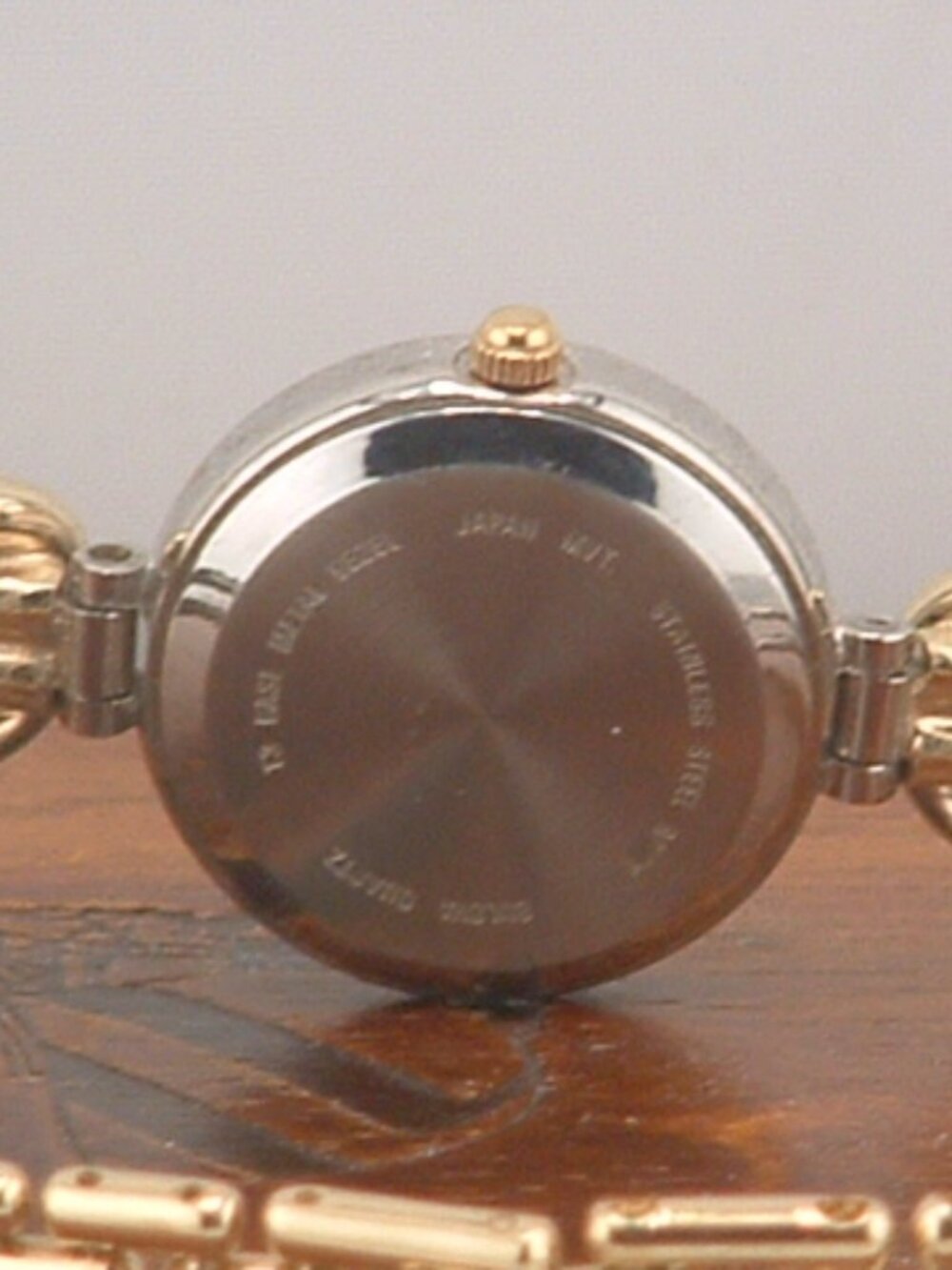 Pre-Owned Women's Caravelle By Bulova Gold Tone Fashion Watch - Picture 4 of 6